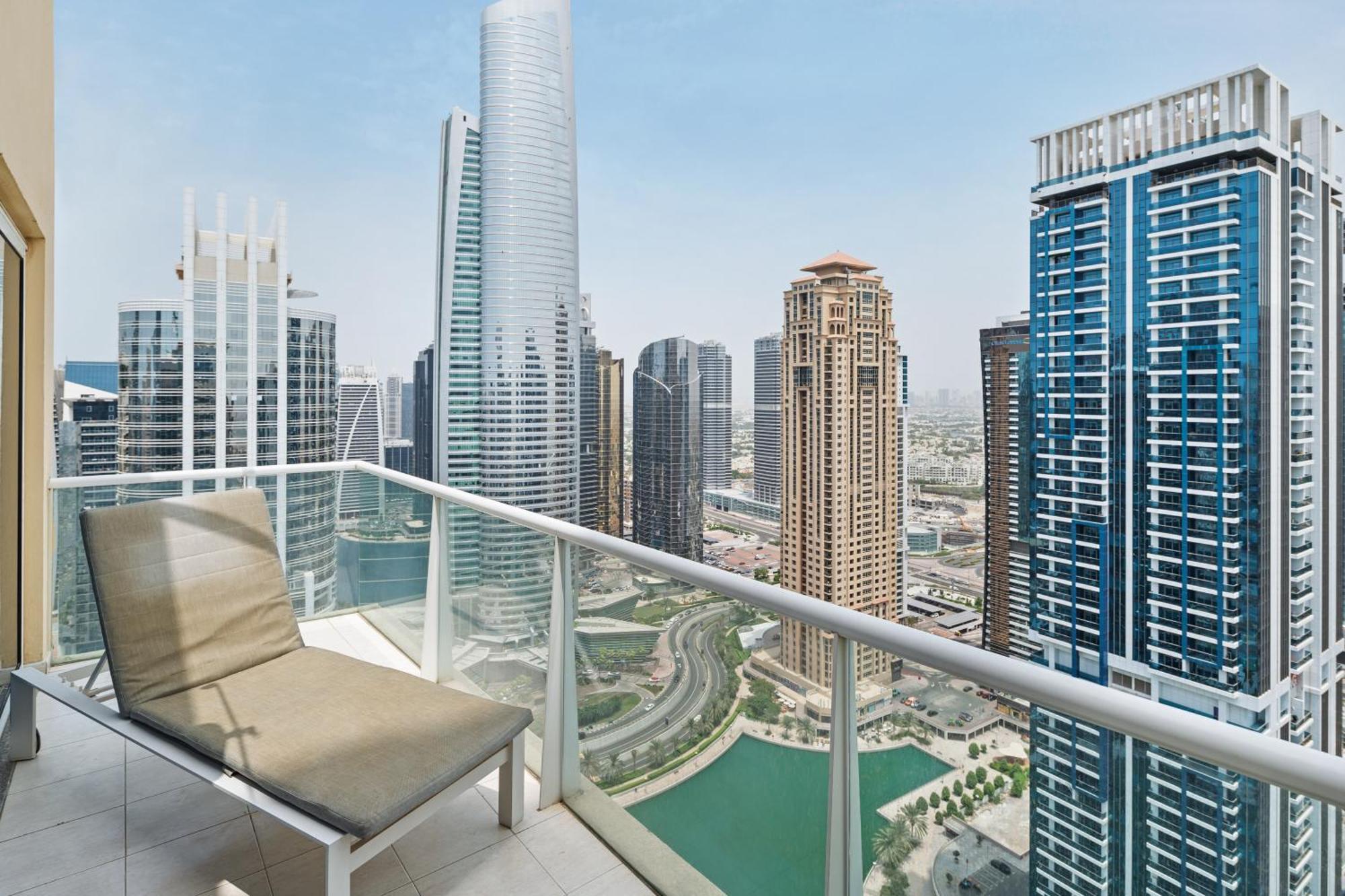 Modern & Spacious 2-Bed Condo With Panoramic Lake Views, Dual Balconies, Steps From Dubai Jlt Metro By "La Buena Vida Holiday Homes" Esterno foto