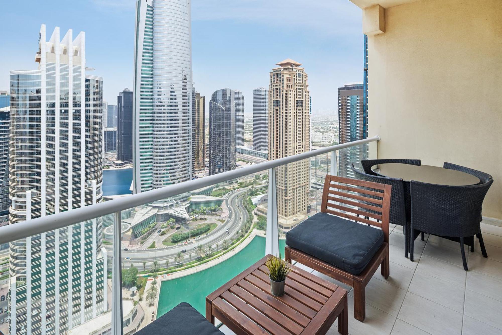 Modern & Spacious 2-Bed Condo With Panoramic Lake Views, Dual Balconies, Steps From Dubai Jlt Metro By "La Buena Vida Holiday Homes" Esterno foto
