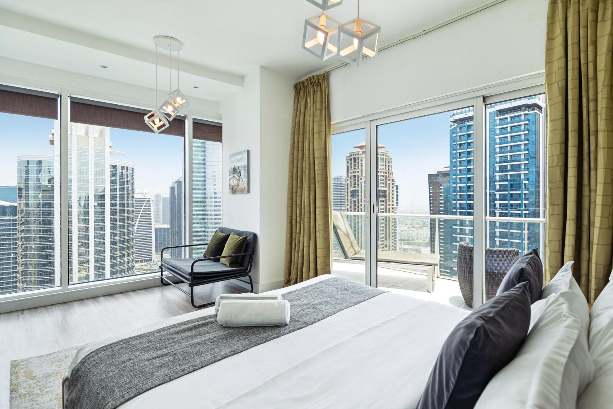 Modern & Spacious 2-Bed Condo With Panoramic Lake Views, Dual Balconies, Steps From Dubai Jlt Metro By "La Buena Vida Holiday Homes" Esterno foto