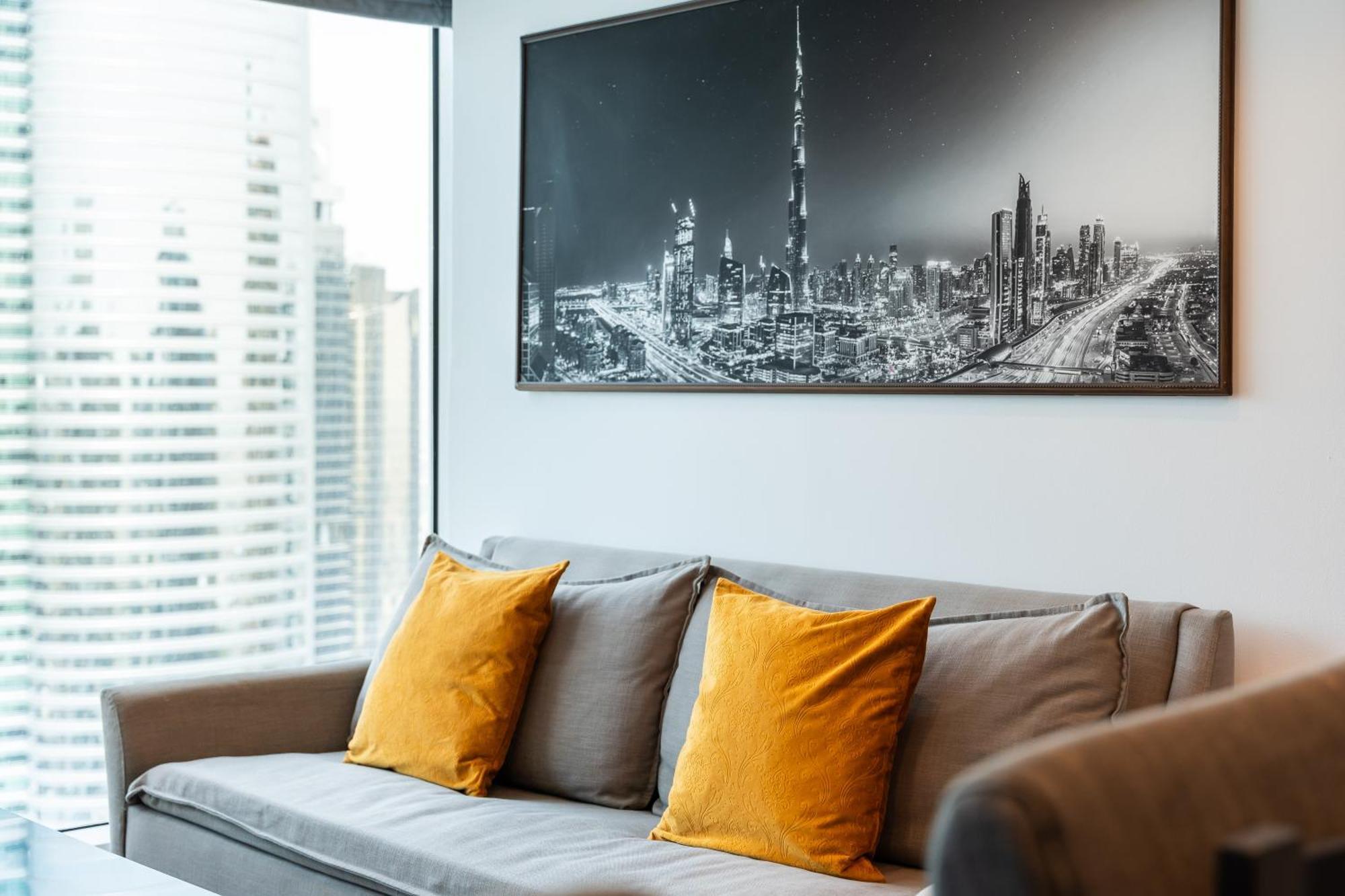 Modern & Spacious 2-Bed Condo With Panoramic Lake Views, Dual Balconies, Steps From Dubai Jlt Metro By "La Buena Vida Holiday Homes" Esterno foto