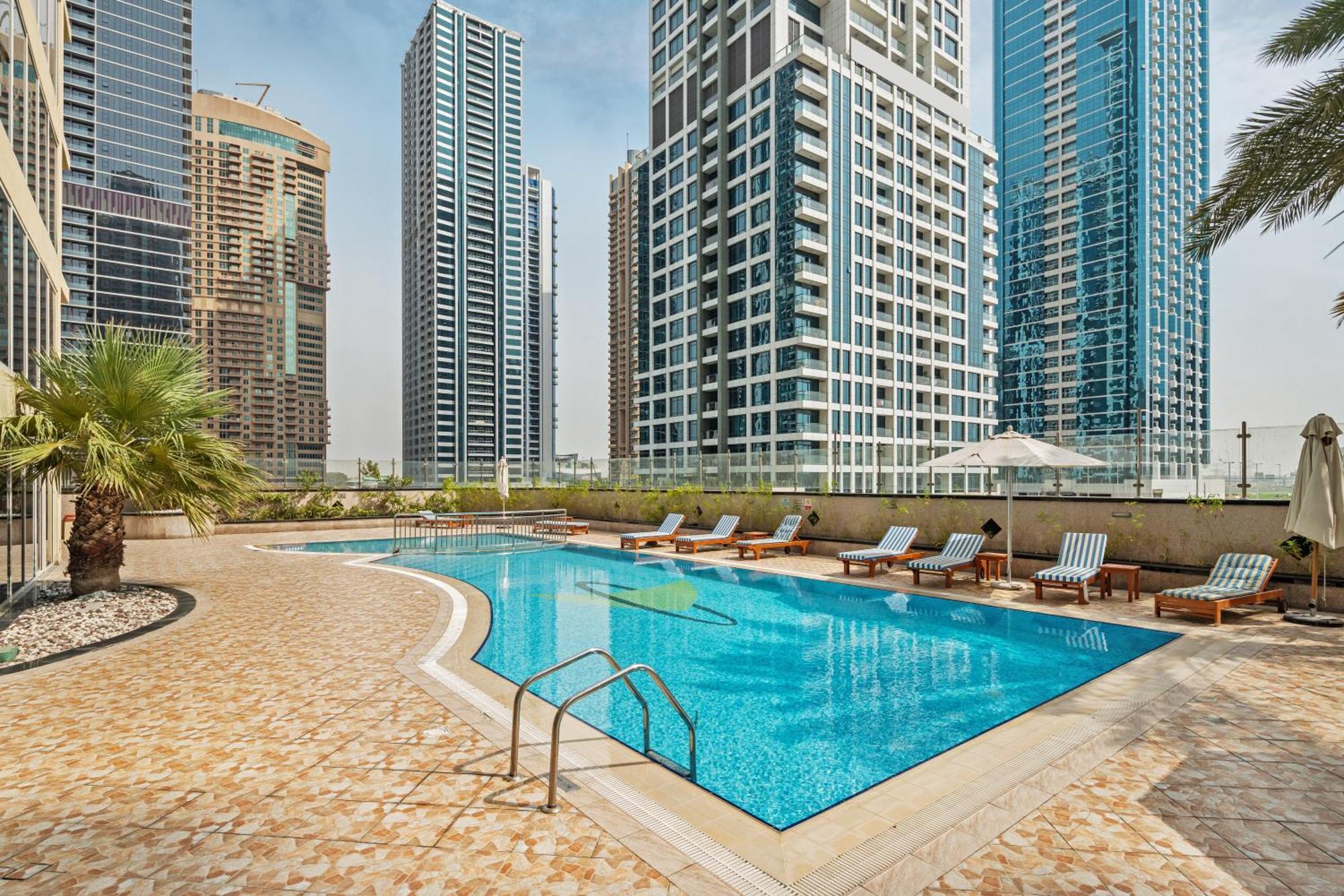 Modern & Spacious 2-Bed Condo With Panoramic Lake Views, Dual Balconies, Steps From Dubai Jlt Metro By "La Buena Vida Holiday Homes" Esterno foto