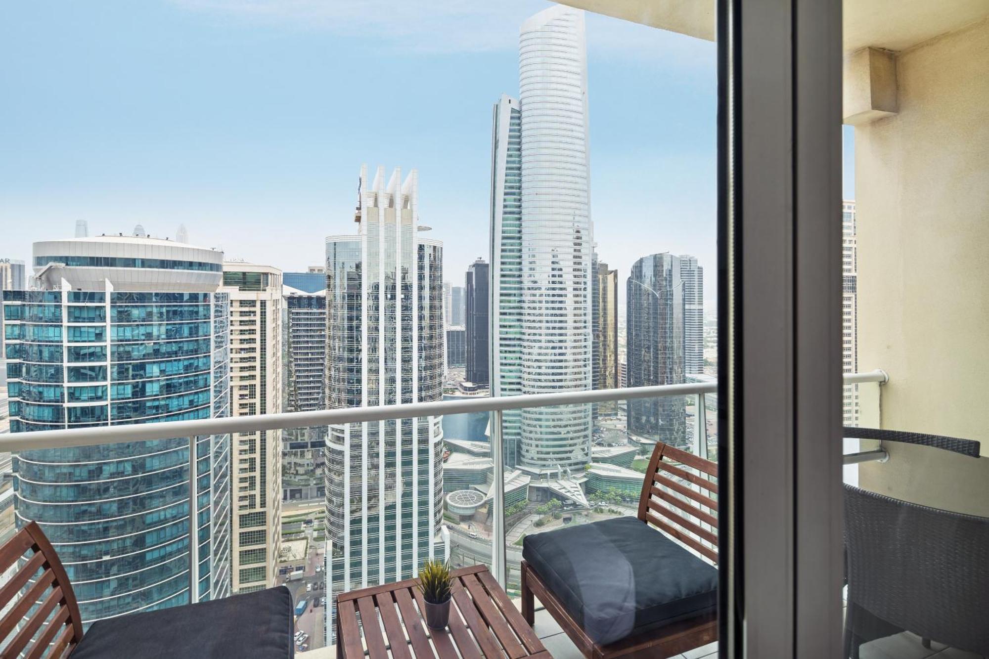 Modern & Spacious 2-Bed Condo With Panoramic Lake Views, Dual Balconies, Steps From Dubai Jlt Metro By "La Buena Vida Holiday Homes" Esterno foto