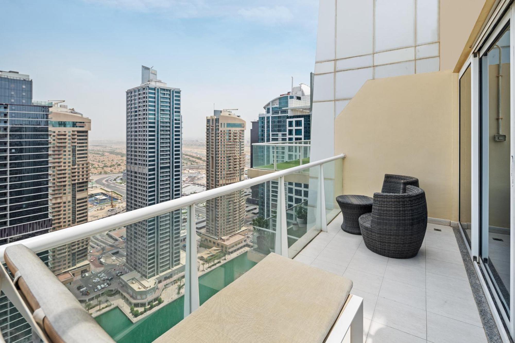 Modern & Spacious 2-Bed Condo With Panoramic Lake Views, Dual Balconies, Steps From Dubai Jlt Metro By "La Buena Vida Holiday Homes" Esterno foto