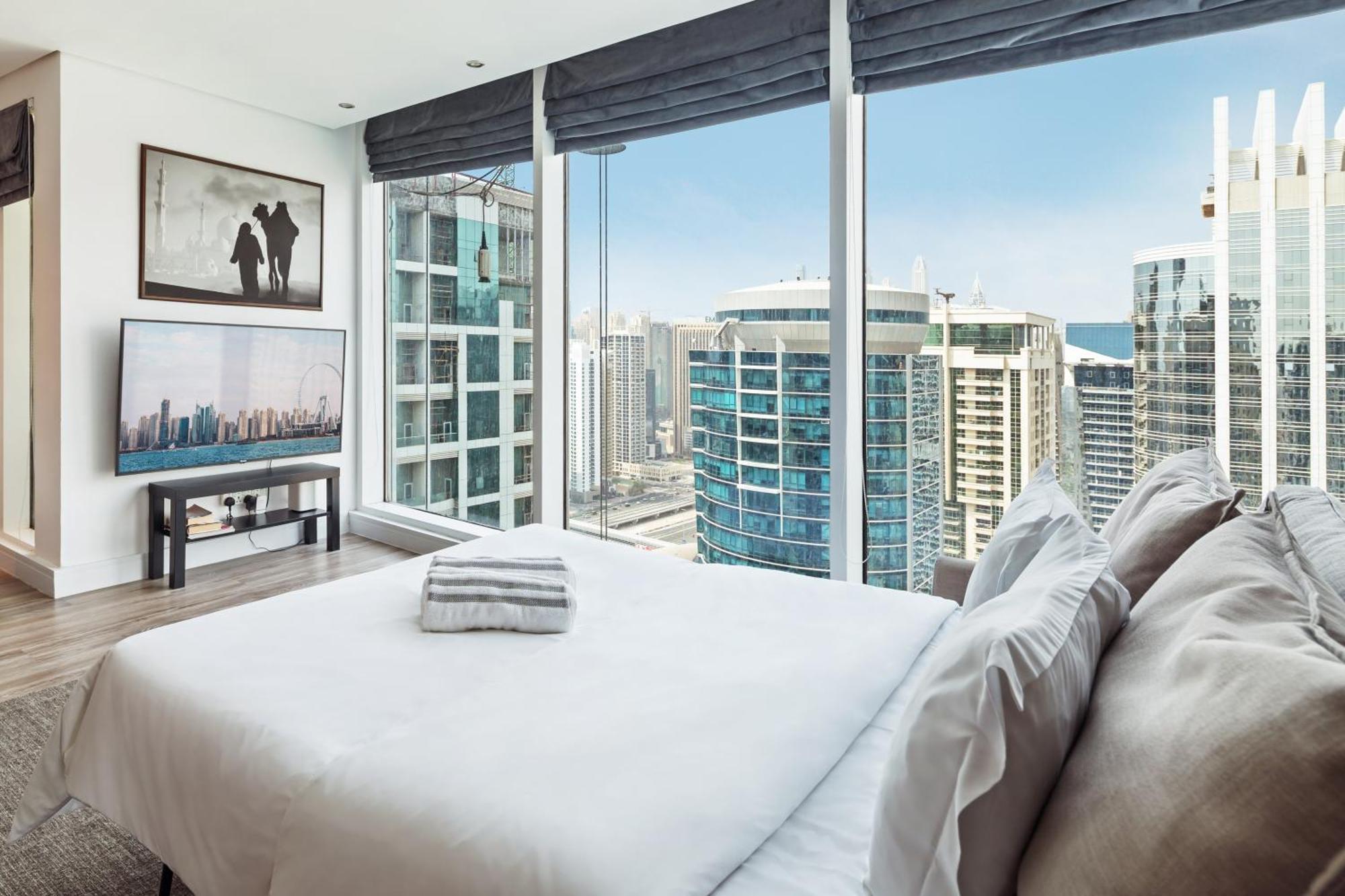 Modern & Spacious 2-Bed Condo With Panoramic Lake Views, Dual Balconies, Steps From Dubai Jlt Metro By "La Buena Vida Holiday Homes" Esterno foto