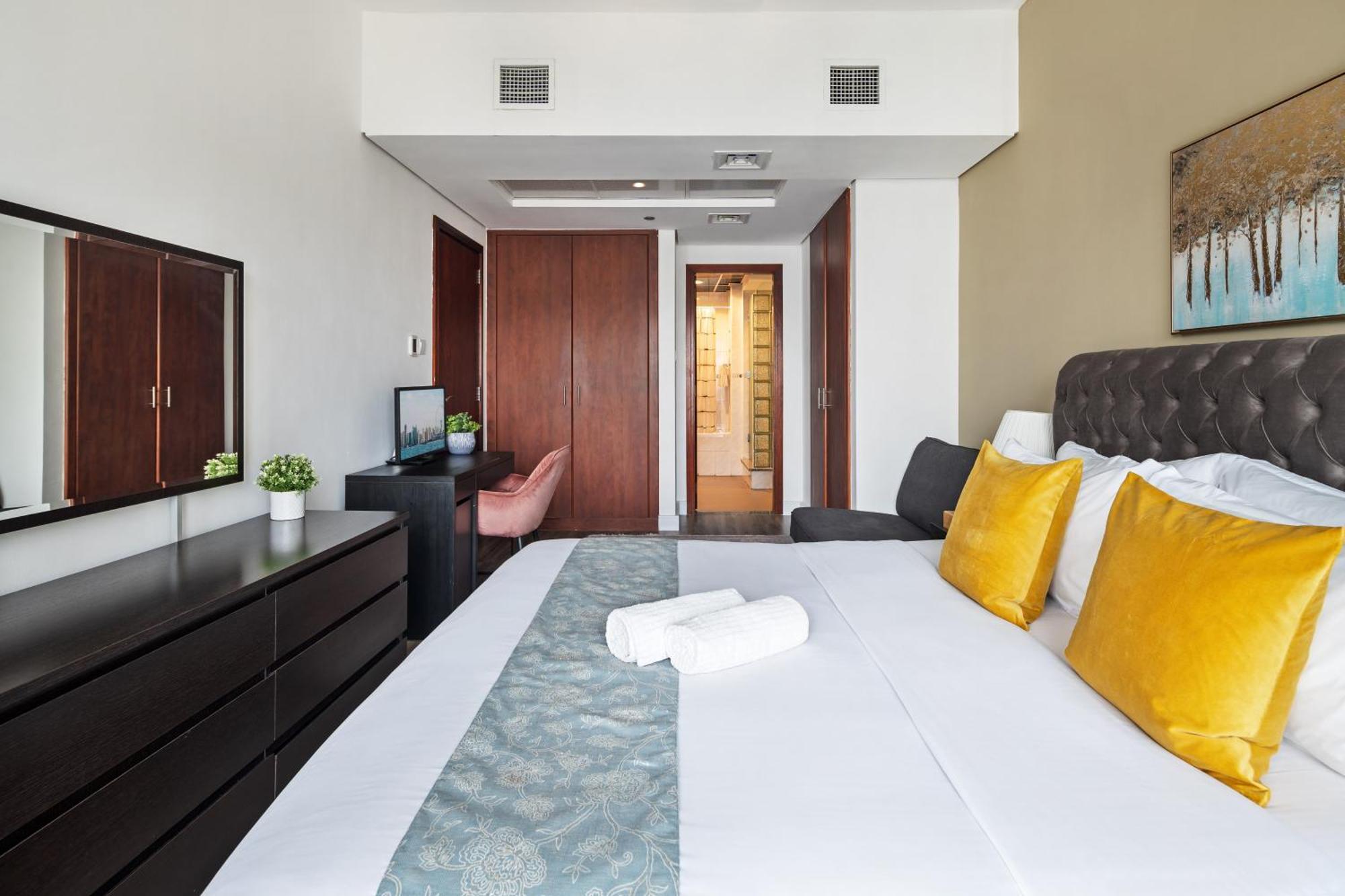 Modern & Spacious 2-Bed Condo With Panoramic Lake Views, Dual Balconies, Steps From Dubai Jlt Metro By "La Buena Vida Holiday Homes" Esterno foto