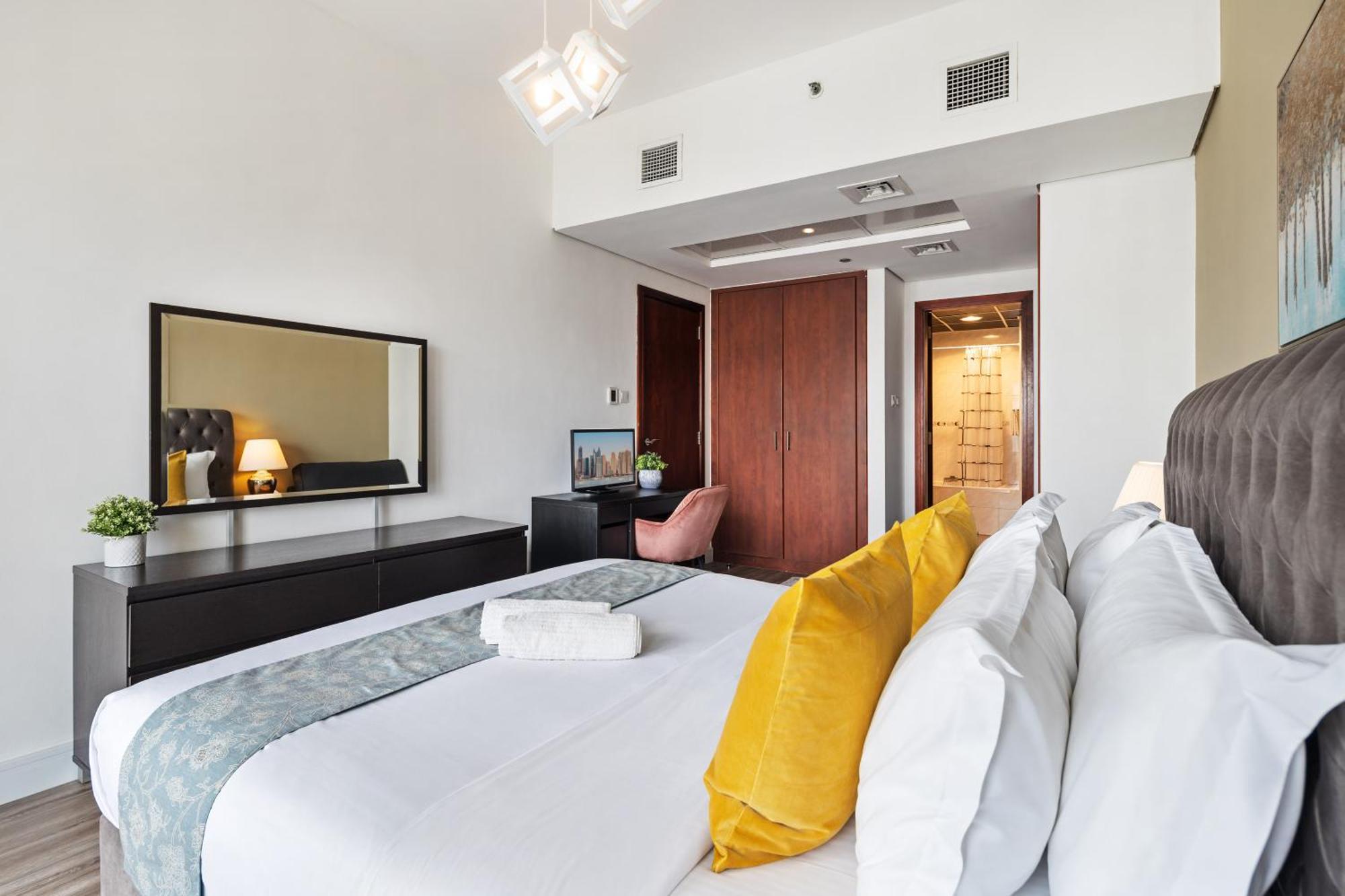 Modern & Spacious 2-Bed Condo With Panoramic Lake Views, Dual Balconies, Steps From Dubai Jlt Metro By "La Buena Vida Holiday Homes" Esterno foto