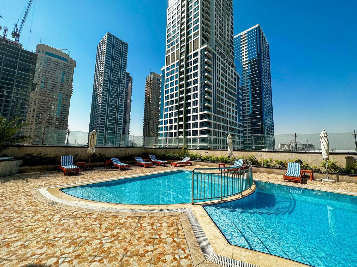 Modern & Spacious 2-Bed Condo With Panoramic Lake Views, Dual Balconies, Steps From Dubai Jlt Metro By "La Buena Vida Holiday Homes" Esterno foto