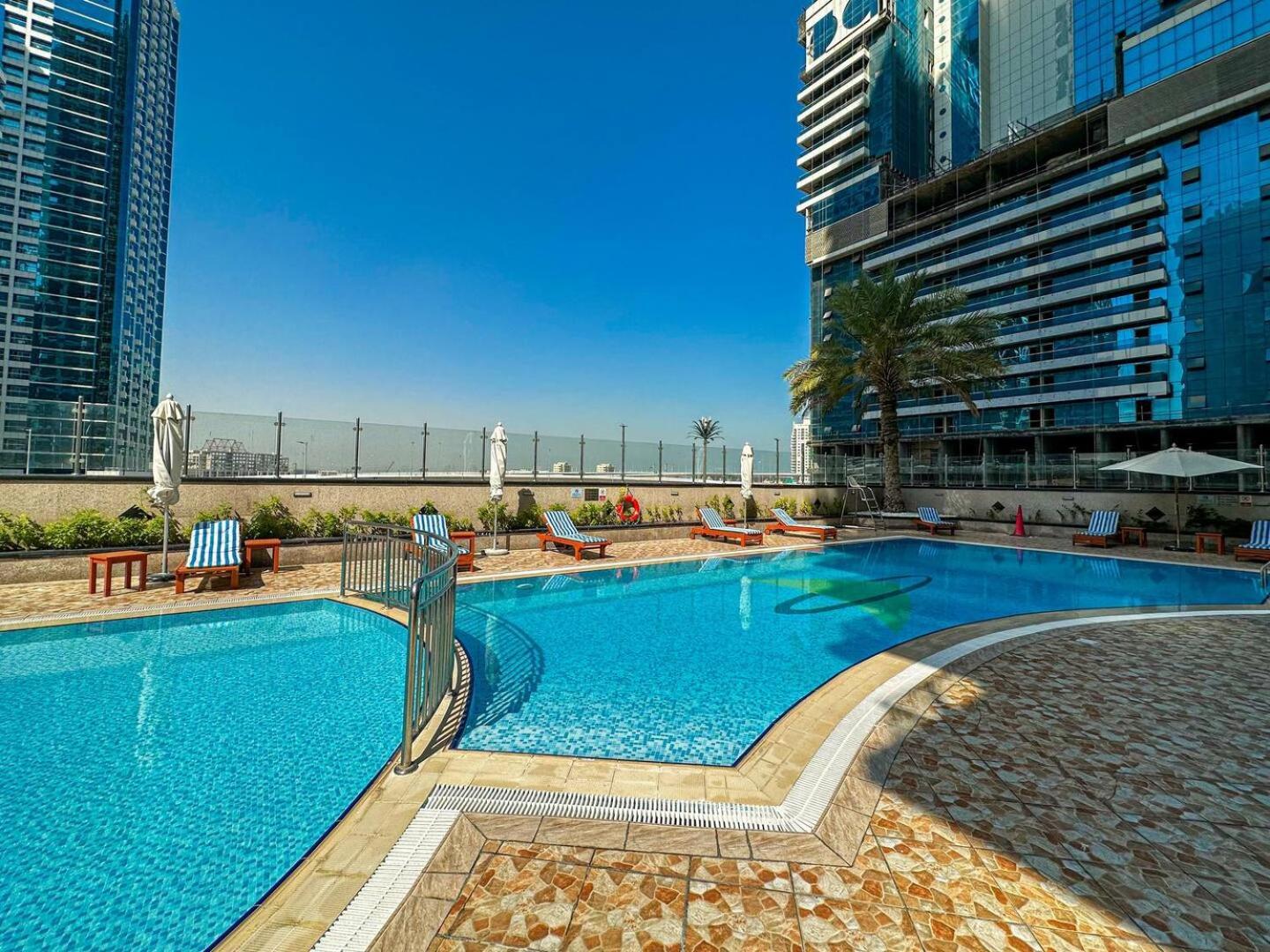 Modern & Spacious 2-Bed Condo With Panoramic Lake Views, Dual Balconies, Steps From Dubai Jlt Metro By "La Buena Vida Holiday Homes" Esterno foto